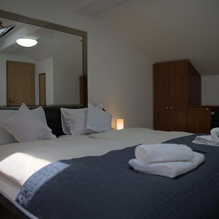 Apartmaji Soncek Izola Exterior foto