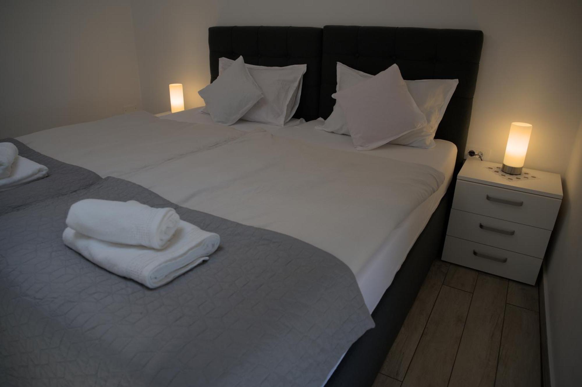 Apartmaji Soncek Izola Exterior foto